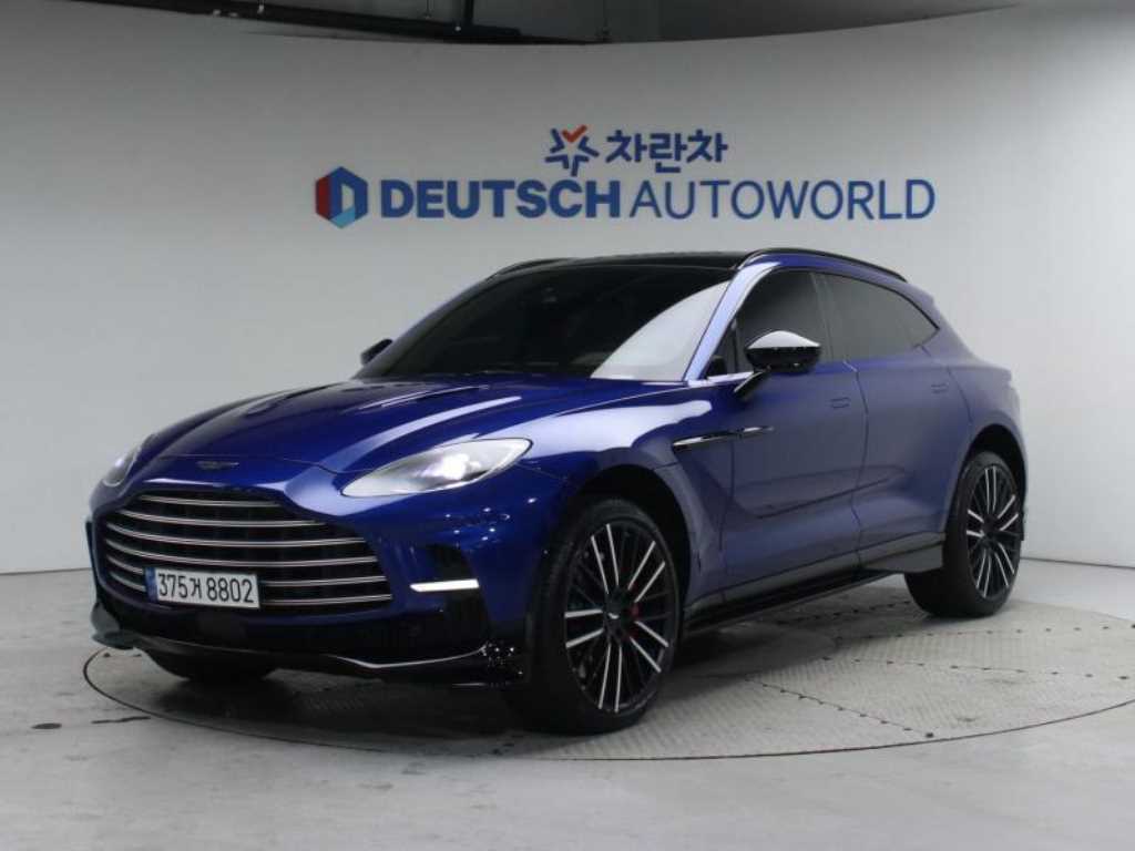 DBX 4.0 V8 707 2023년식