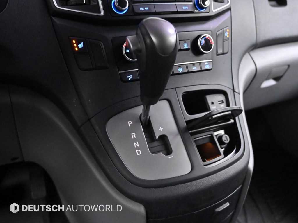 Hyundai Starex Smart 10