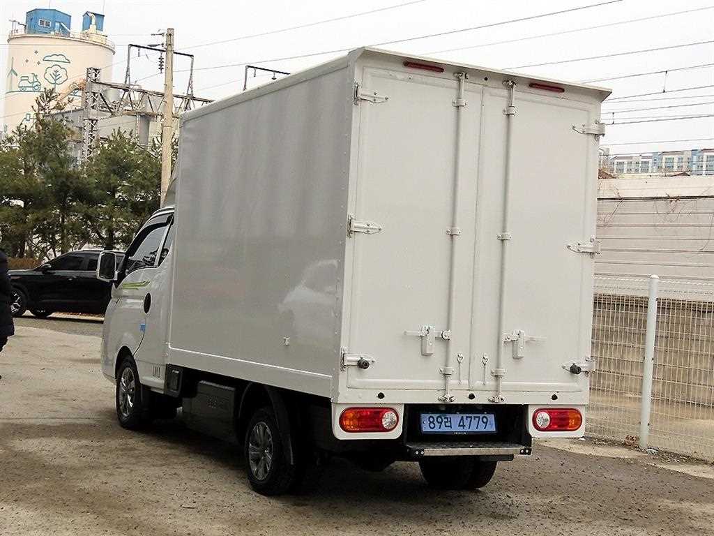 Hyundai Porter 1.0 Ton/ Super Cab/ Long Wheelbase 4