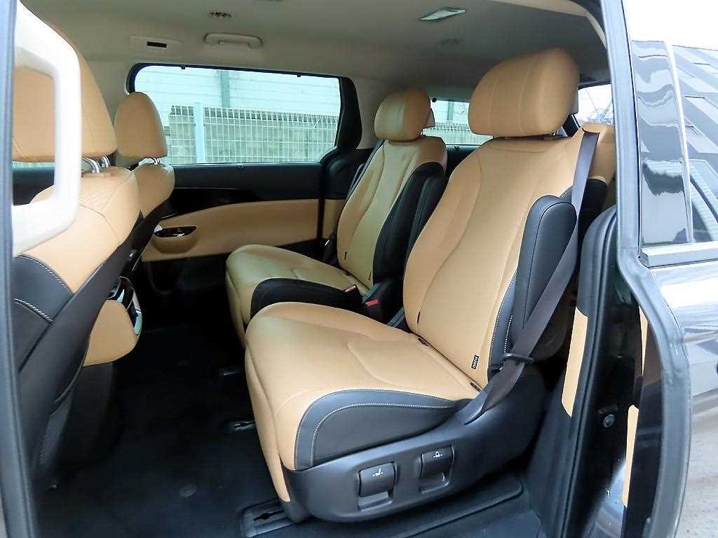 Kia Carnival Gasoline Noblesse 7