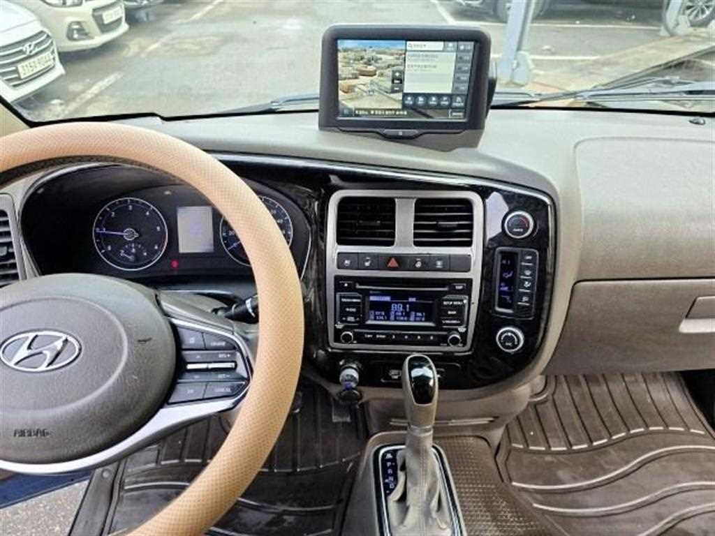 Hyundai Porter 1.0 Ton/ Super Cab/ Long Wheelbase/ CRDi Premium 8