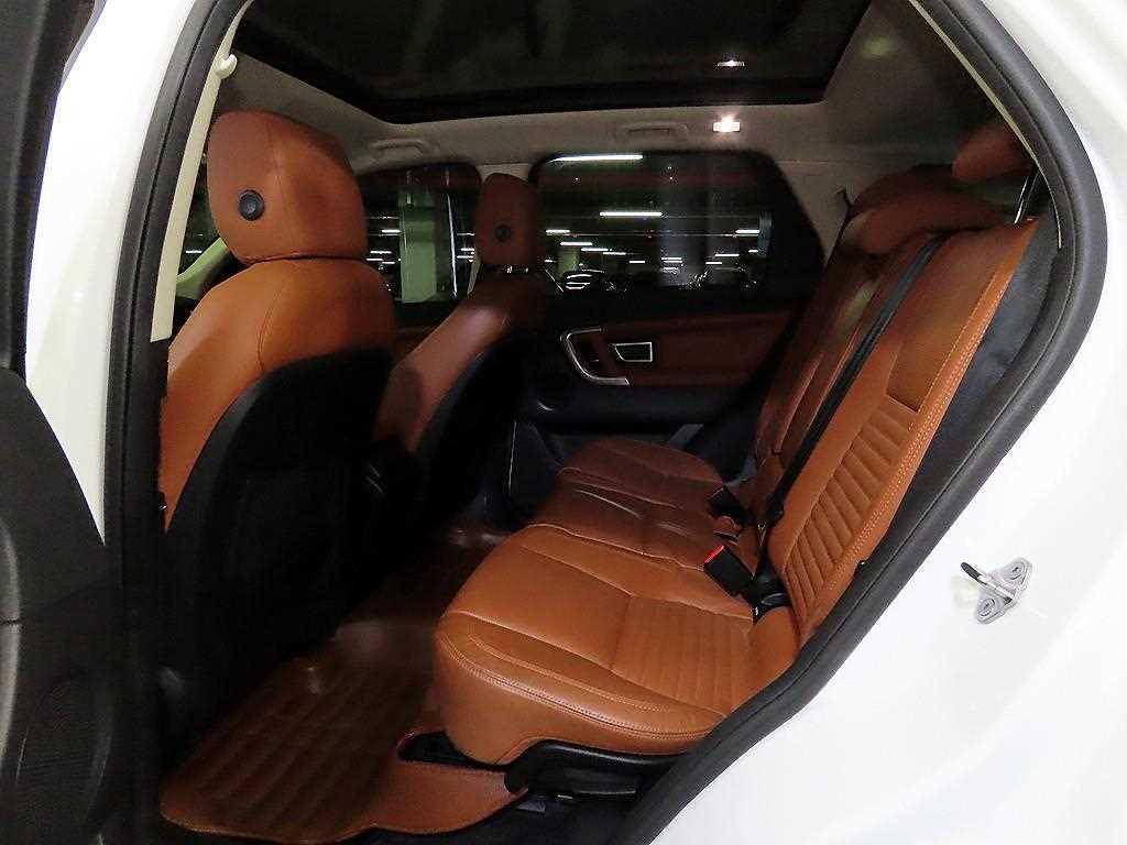 Land Rover Discovery Sport 2.0 TD4 HSE Luxury 9