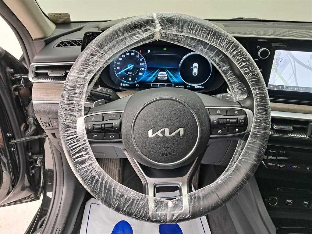 Kia K5 2.0 Signature 8