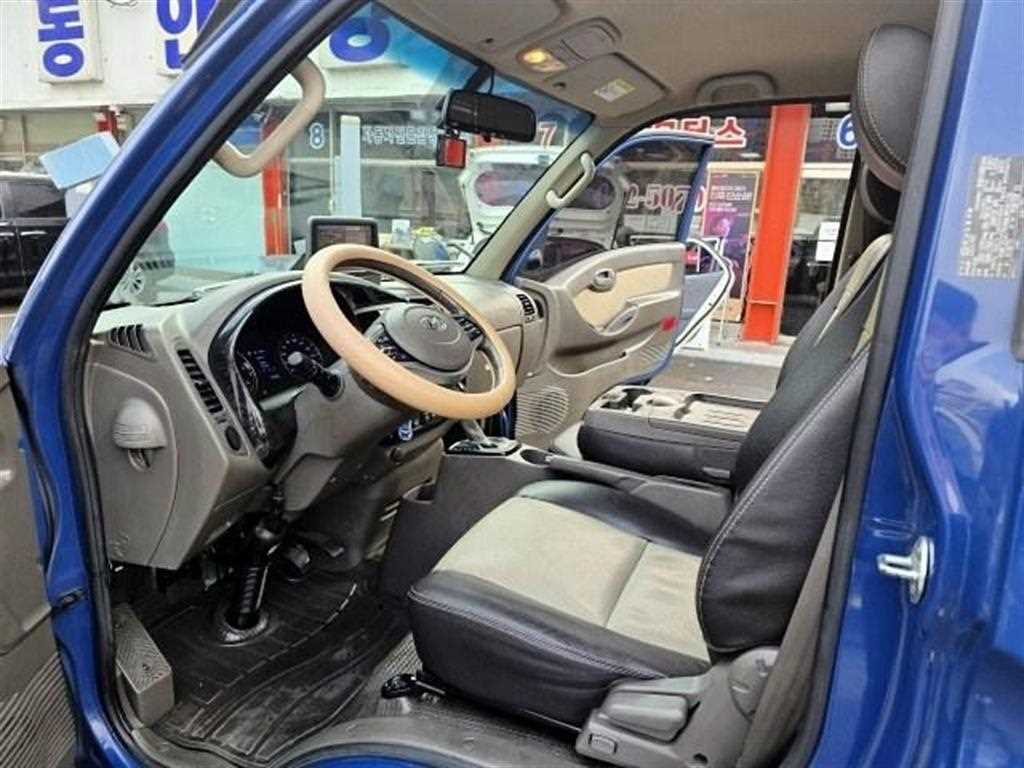 Hyundai Porter 1.0 Ton/ Super Cab/ Long Wheelbase/ CRDi Premium 9