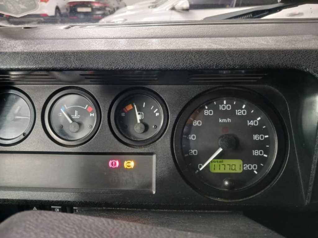 Land Rover Defender 110 9