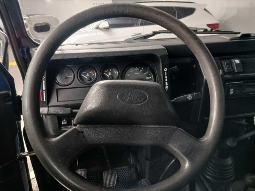 Land Rover Defender 110 10