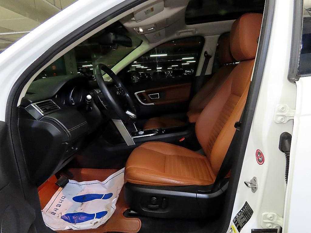 Land Rover Discovery Sport 2.0 TD4 HSE Luxury 8