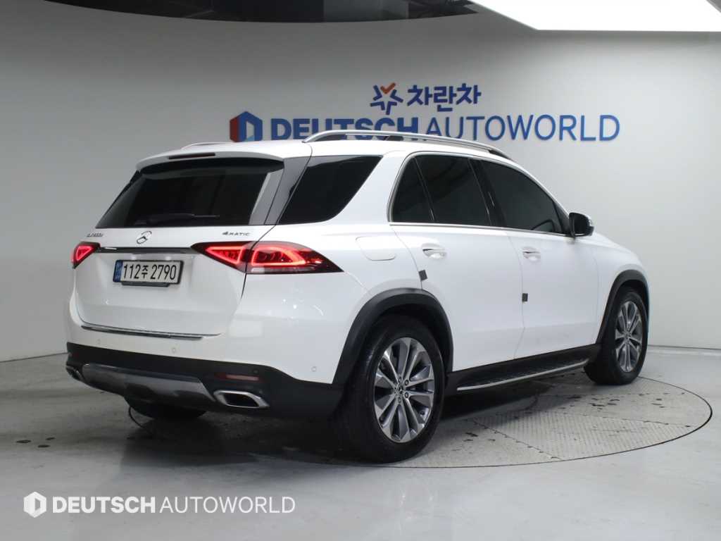 벤츠 GLE 클래스 GLE 300d 4MATIC 사진 2/20