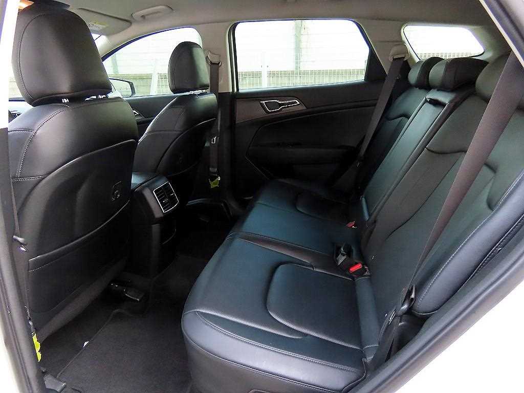 Kia Sportage 1.6 Turbo HEV 4WD Prestige 7