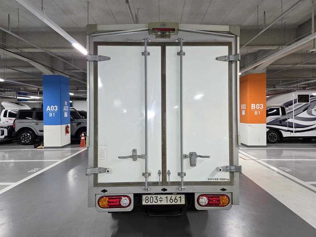 Hyundai Porter Electric Super Cab Smart 9