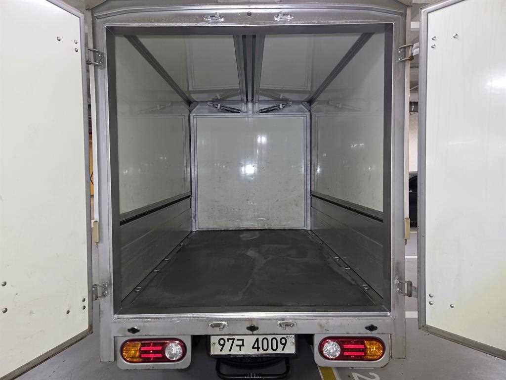 Hyundai Porter Electric Super Cab Smart 10