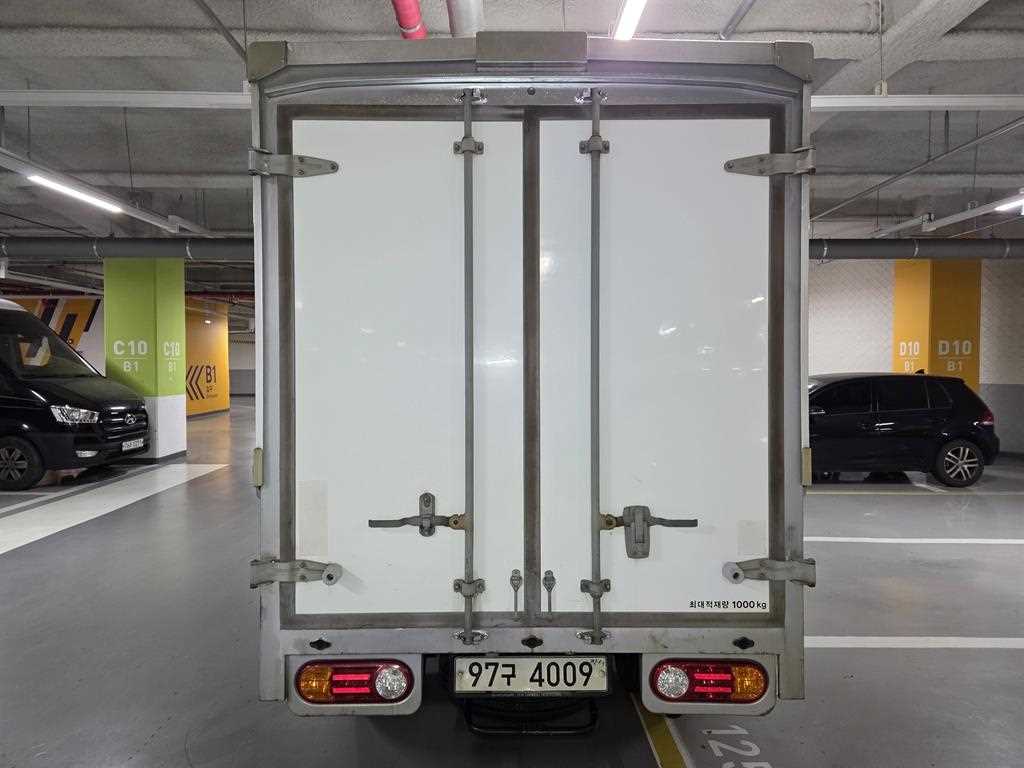 Hyundai Porter Electric Super Cab Smart 9