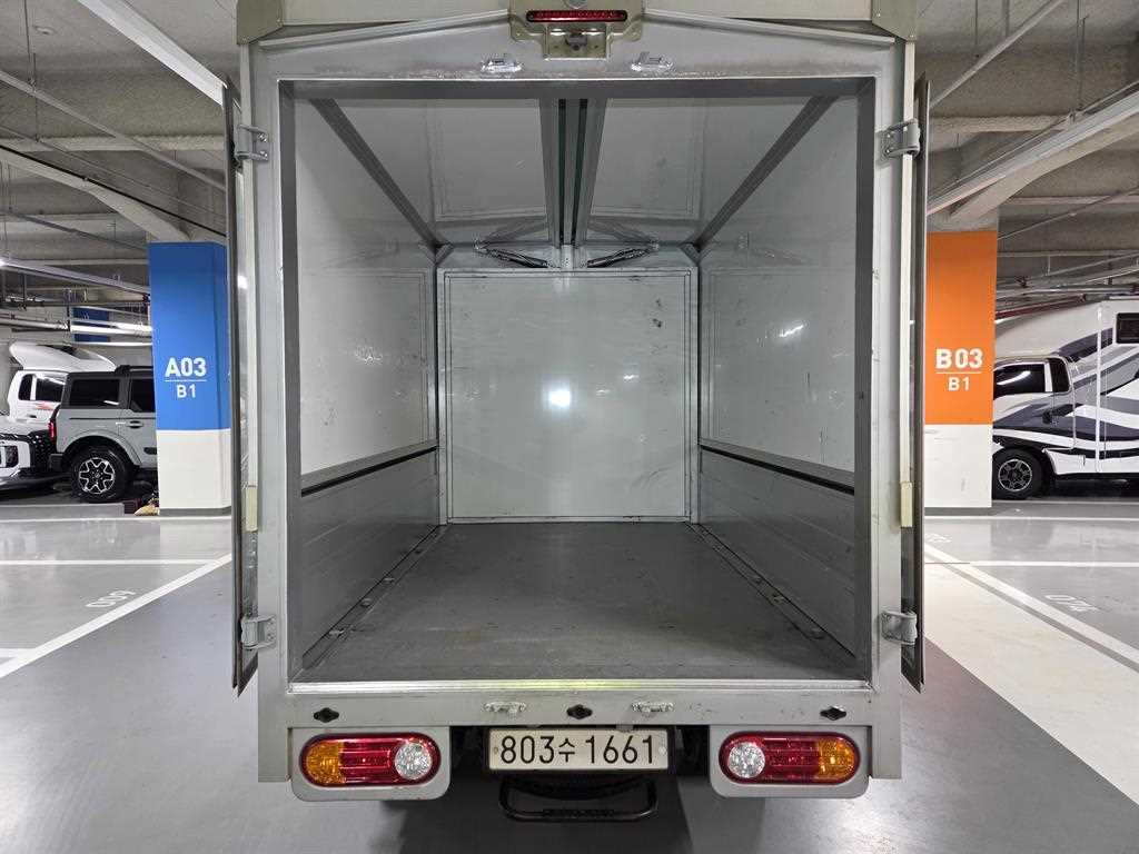 Hyundai Porter Electric Super Cab Smart 10