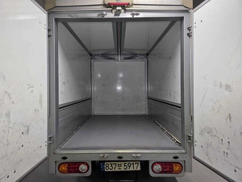 Hyundai Porter Electric Super Cab Smart 10