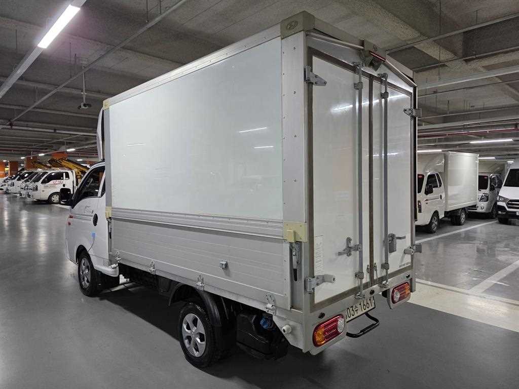 Hyundai Porter Electric Super Cab Smart 8