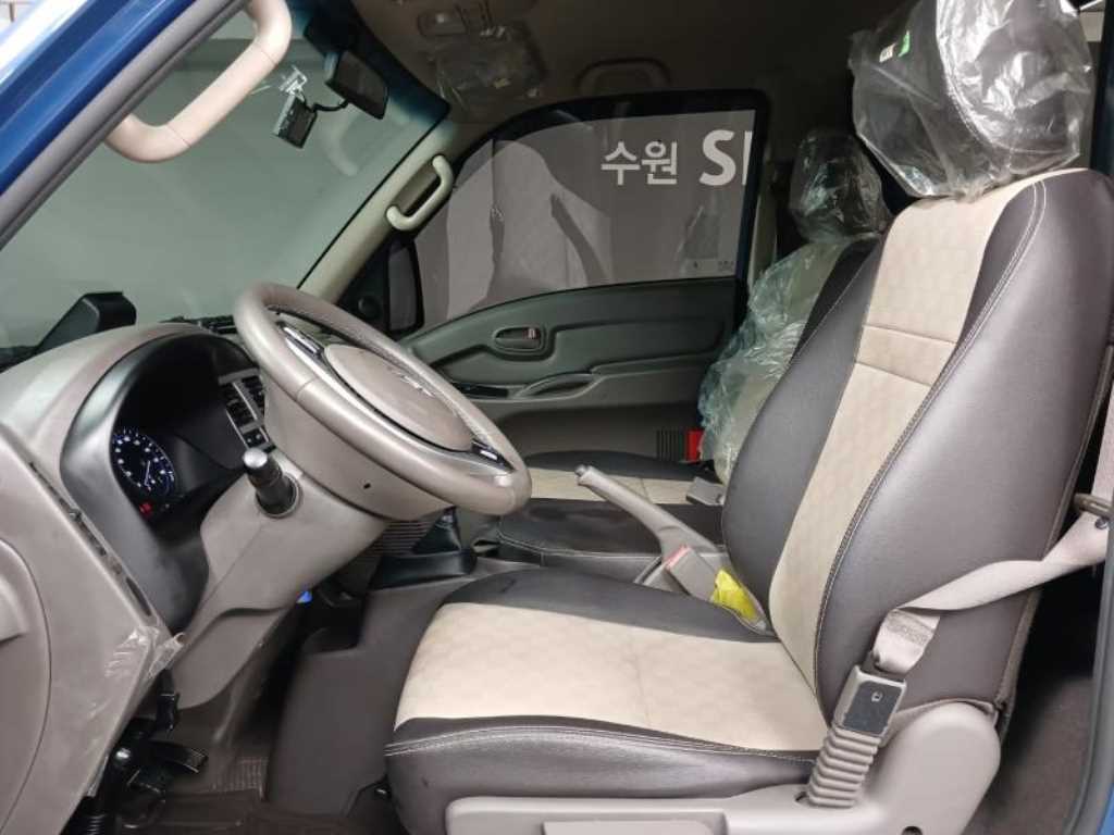 Hyundai Porter Standard Cab/ Long Wheelbase/ 2WD Smart 8