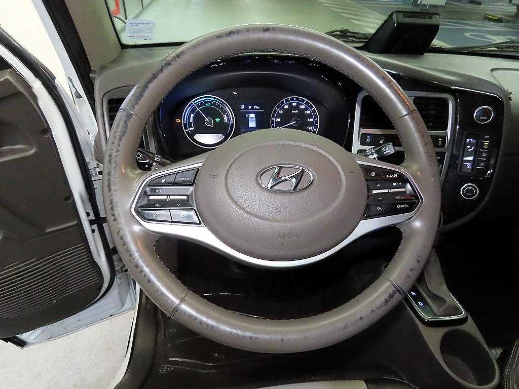 Hyundai Porter 1.0 Ton/ Super Cab/ Long Wheelbase 10