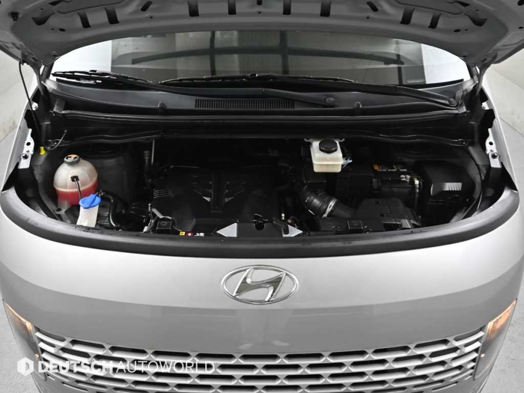 Hyundai Staria LPG Tourer Modern 7