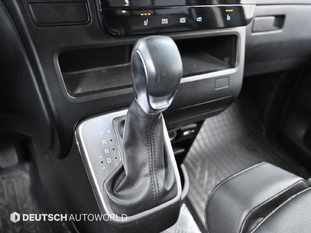 Hyundai Staria LPG Tourer Modern 10