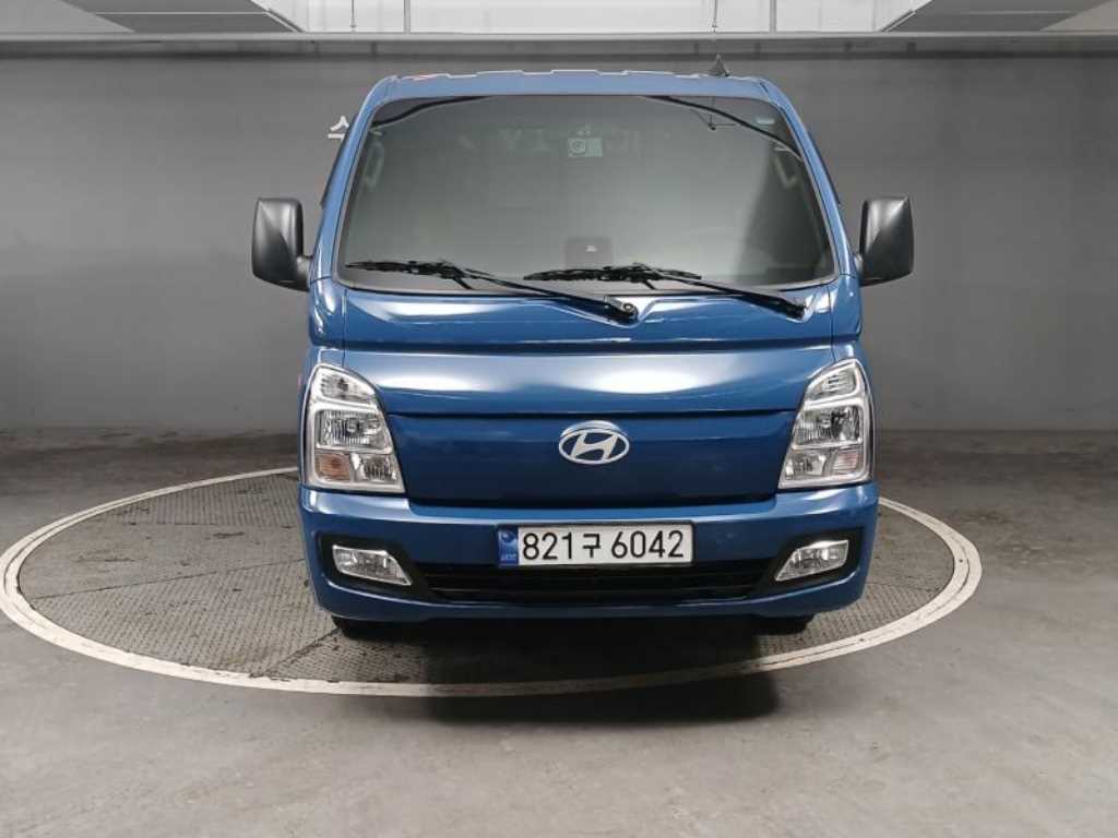Hyundai Porter Standard Cab/ Long Wheelbase/ 2WD Smart 2