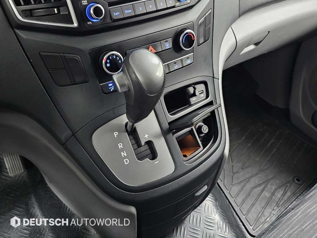 Hyundai Starex Smart 10