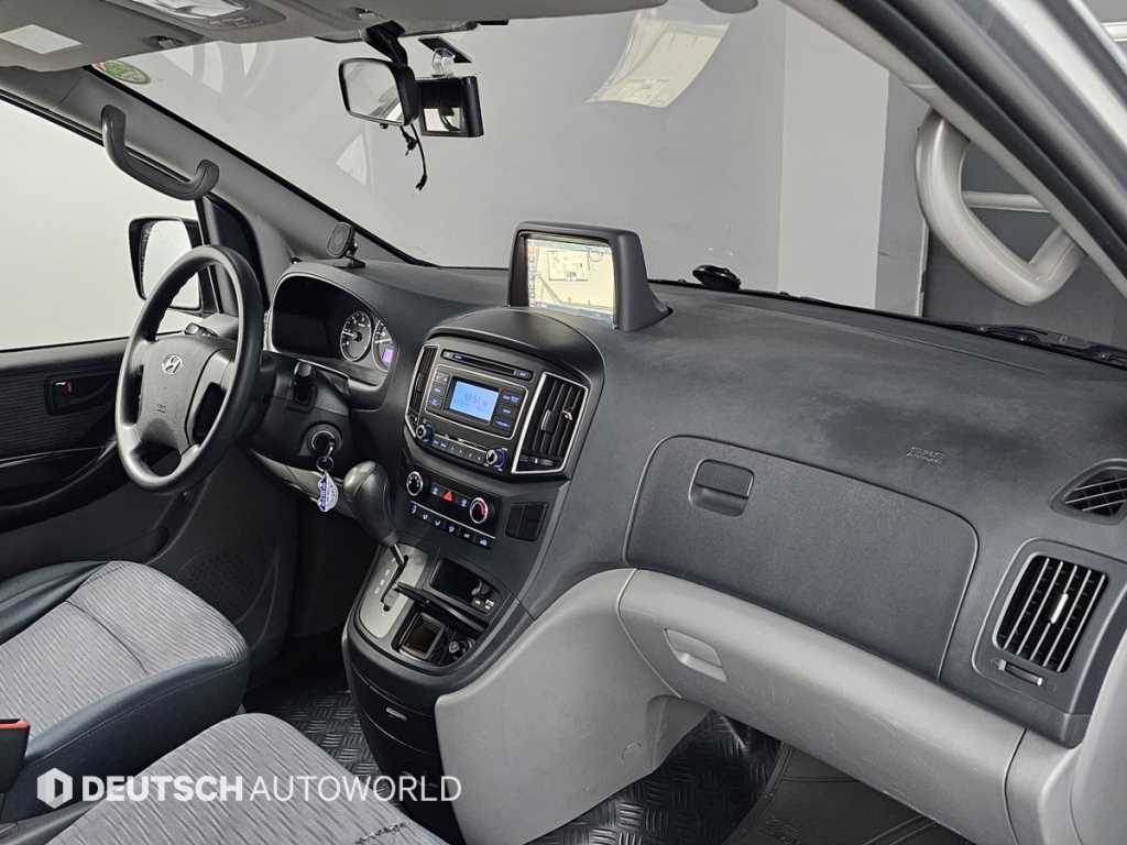 Hyundai Starex Smart 8