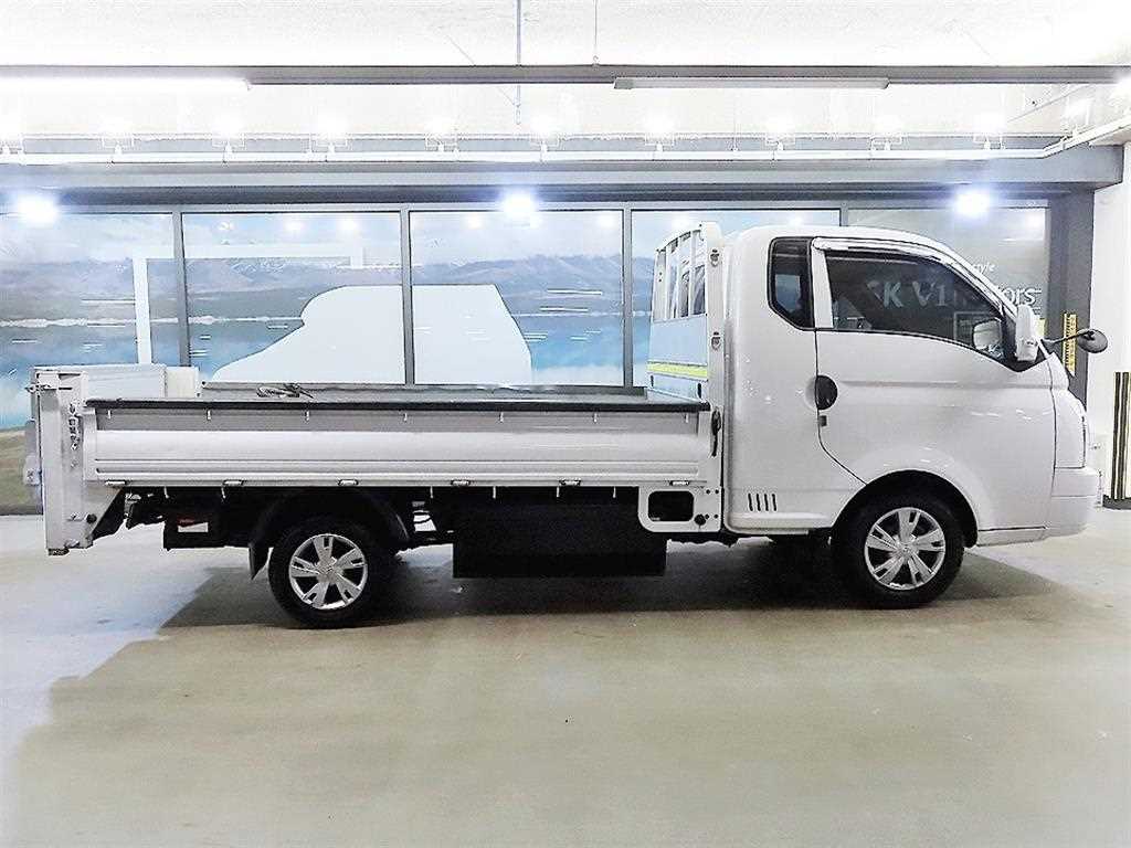 Hyundai Porter 1.0 Ton/ Super Cab/ Long Wheelbase 4