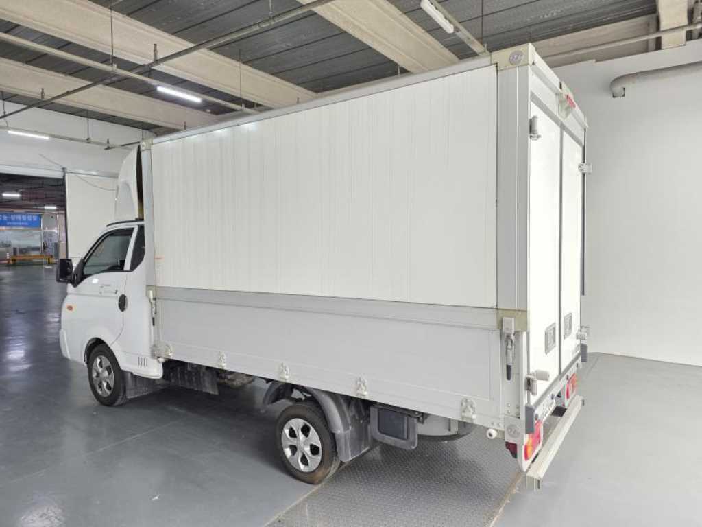 Hyundai Porter Electric/ Super Cab/ Long Wheelbase 4