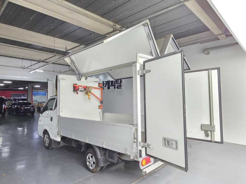 Hyundai Porter Electric/ Super Cab/ Long Wheelbase 8