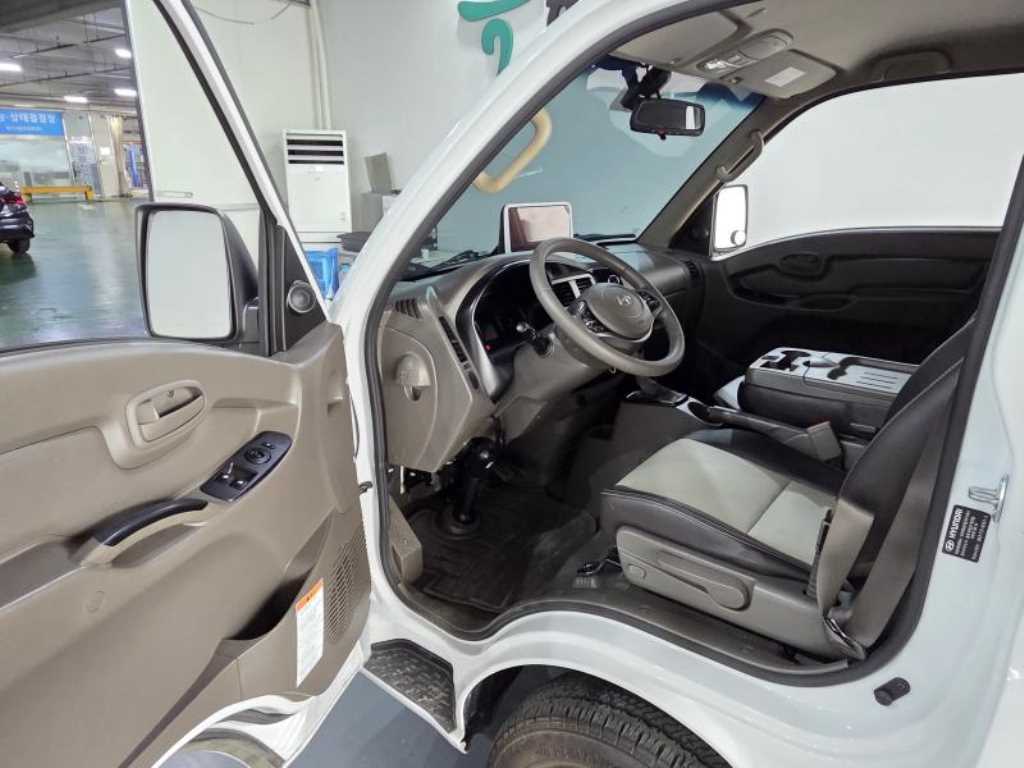 Hyundai Porter Electric/ Super Cab/ Long Wheelbase 10