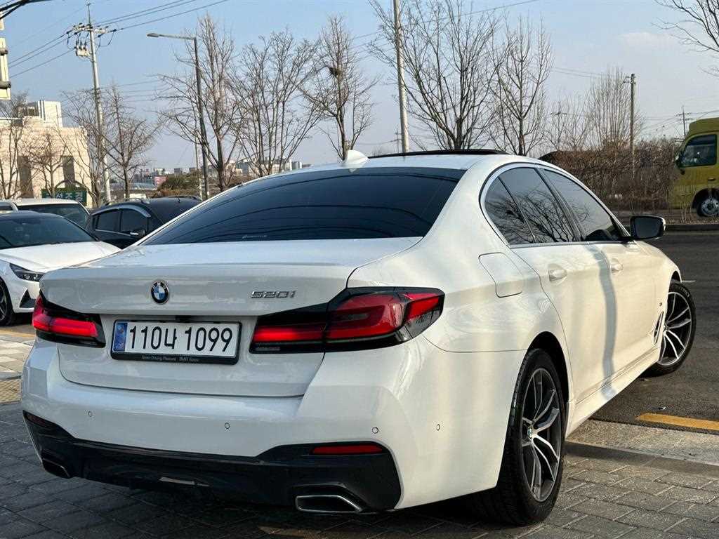 BMW 5시리즈 520i M 스포츠 사진 2/18
