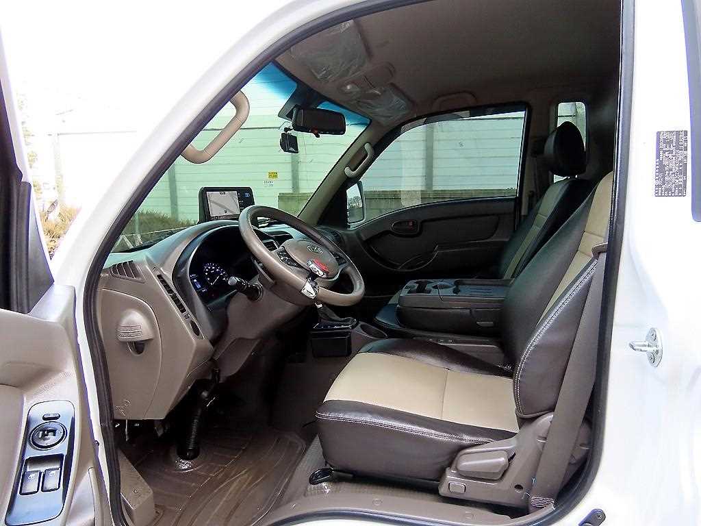 Hyundai Porter 1.0 Ton/ Super Cab/ Long Wheelbase 8