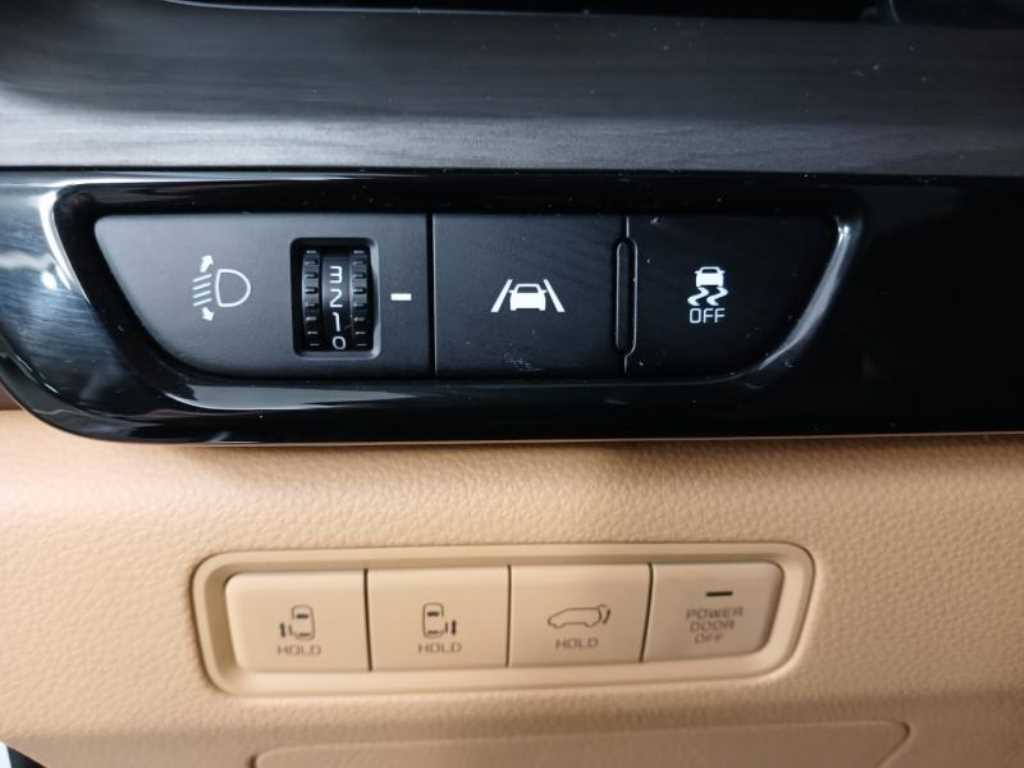 Kia Carnival Gasoline Signature 8