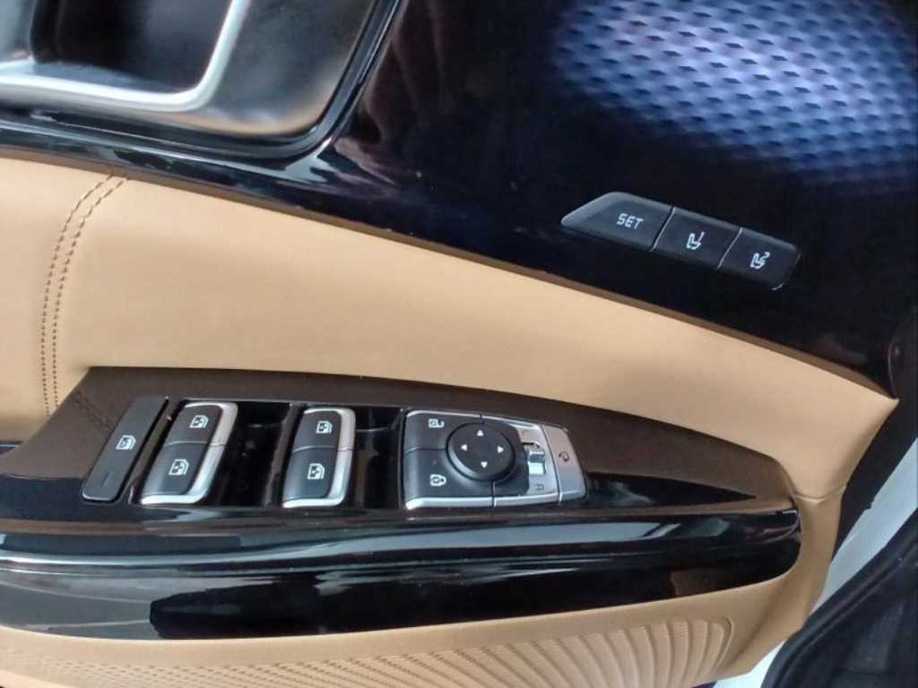 Kia Carnival Gasoline Signature 7