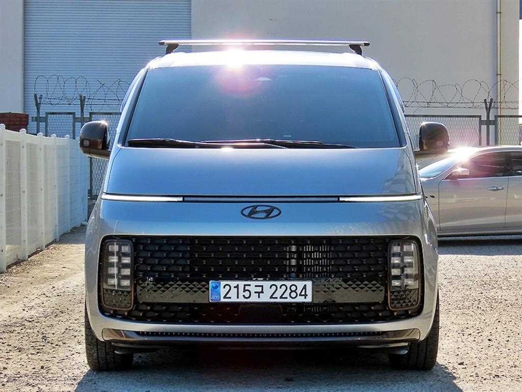 Hyundai Staria 4WD Diesel Lounge Prestige