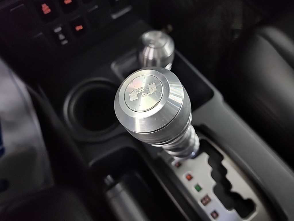 Toyota FJ Cruiser 4WD V6 9