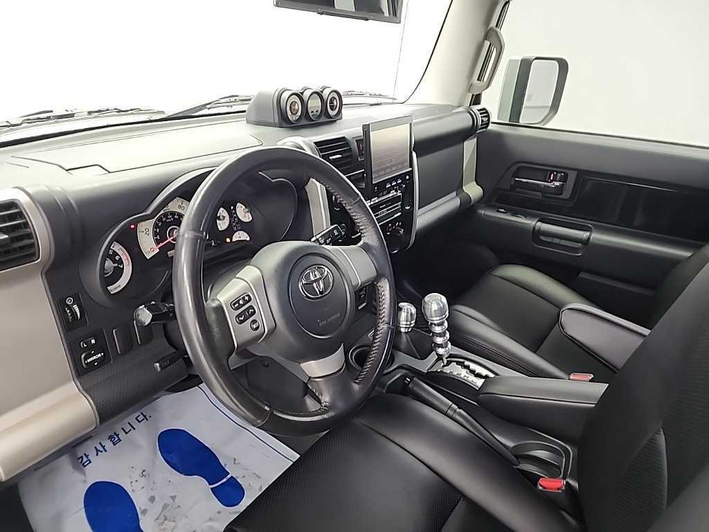 Toyota FJ Cruiser 4WD V6 8