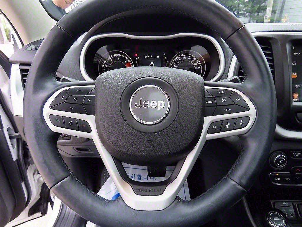Jeep Cherokee 2.4 Longitude High AWD 9