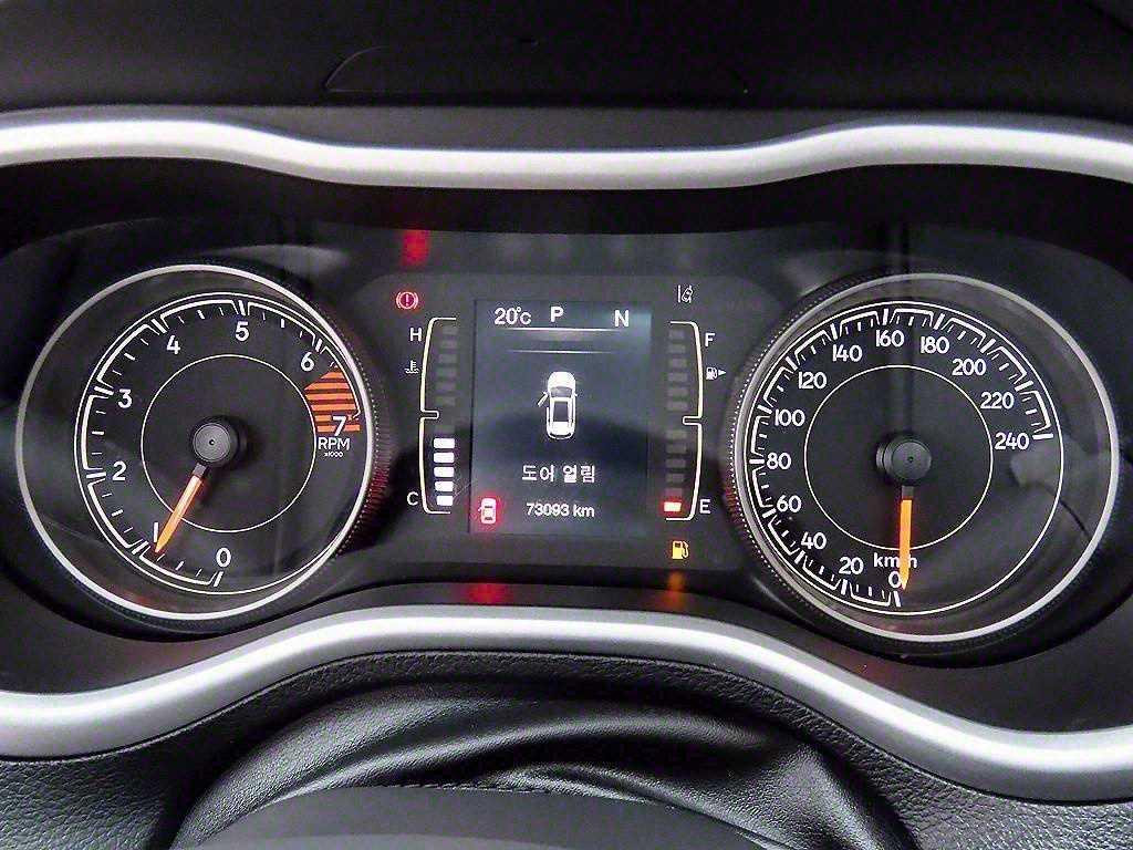 Jeep Cherokee 2.4 Longitude High AWD 10