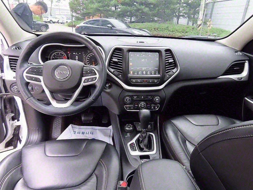 Jeep Cherokee 2.4 Longitude High AWD 8
