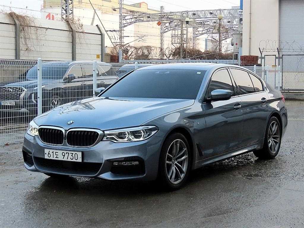 BMW 5시리즈 530i M 스포츠 플러스 사진 2/20