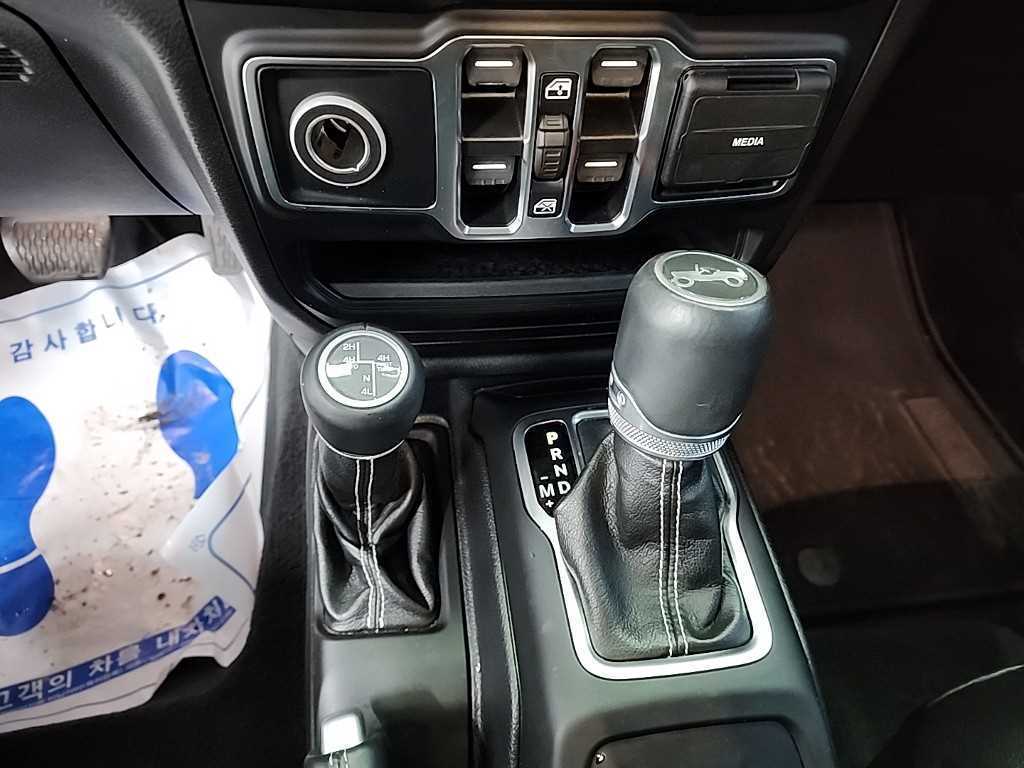 Jeep Wrangler 2.0 Overland 4 Duo 9