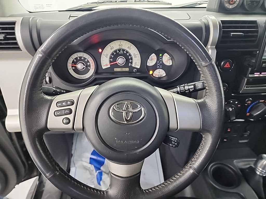 Toyota FJ Cruiser 4WD V6 10