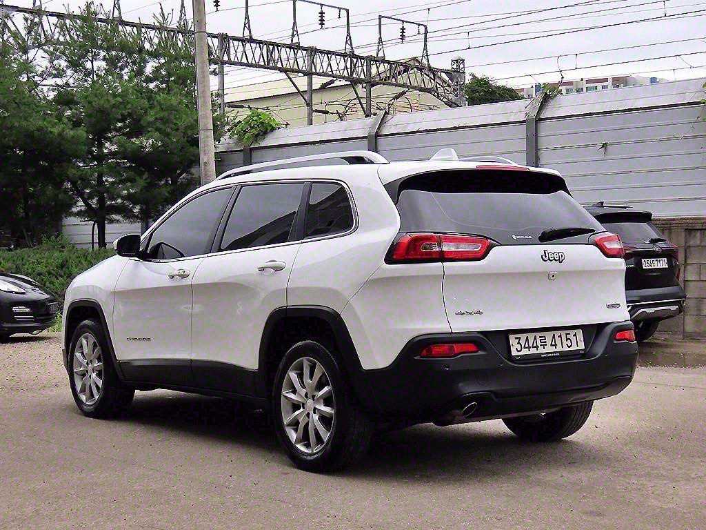 Jeep Cherokee 2.4 Longitude High AWD 4