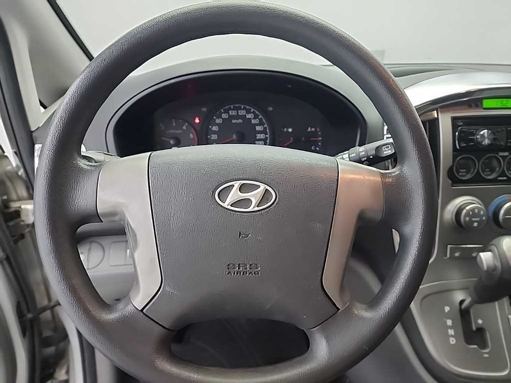 Hyundai Starex Wagon CVX Luxury 10