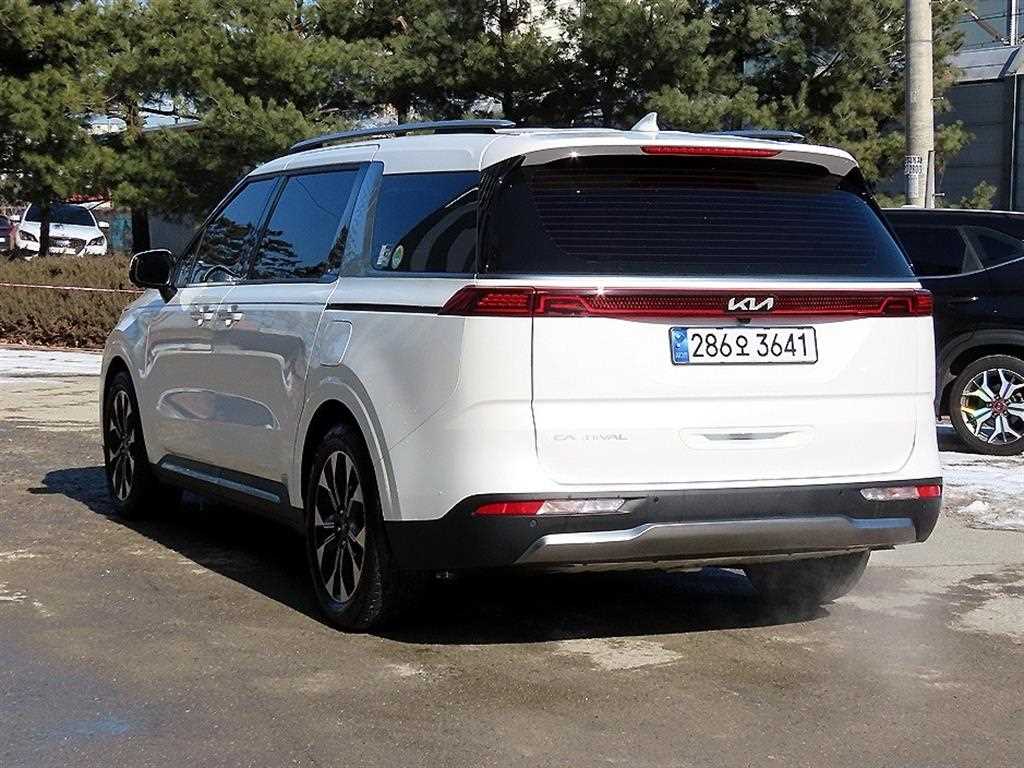 Kia Carnival Diesel Signature 4