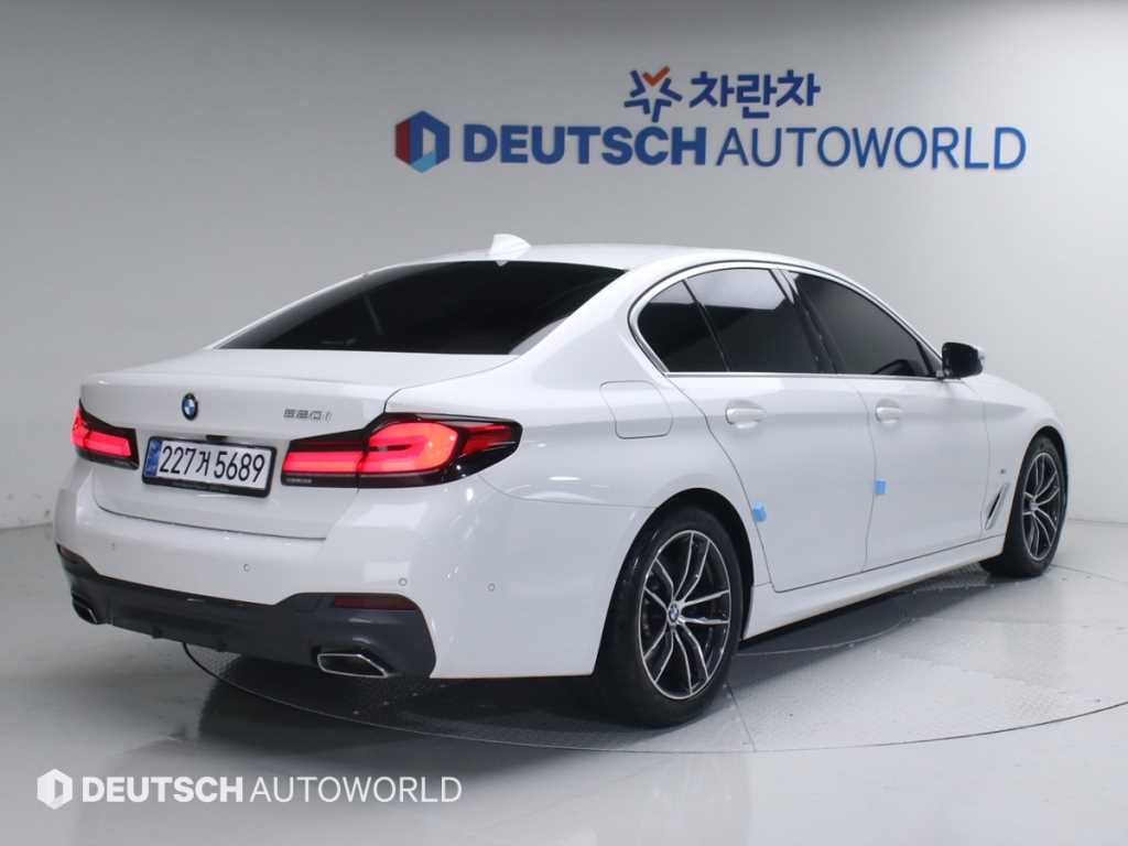 BMW 5시리즈 520i M 스포츠 사진 2/20