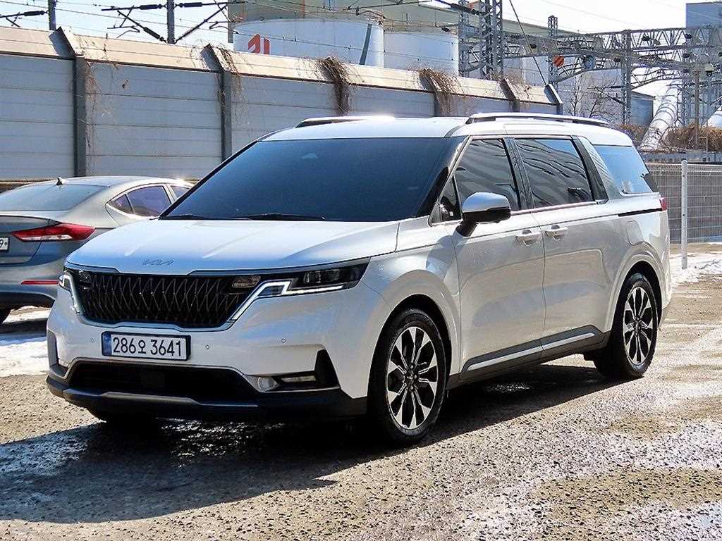Kia Carnival Diesel Signature 3