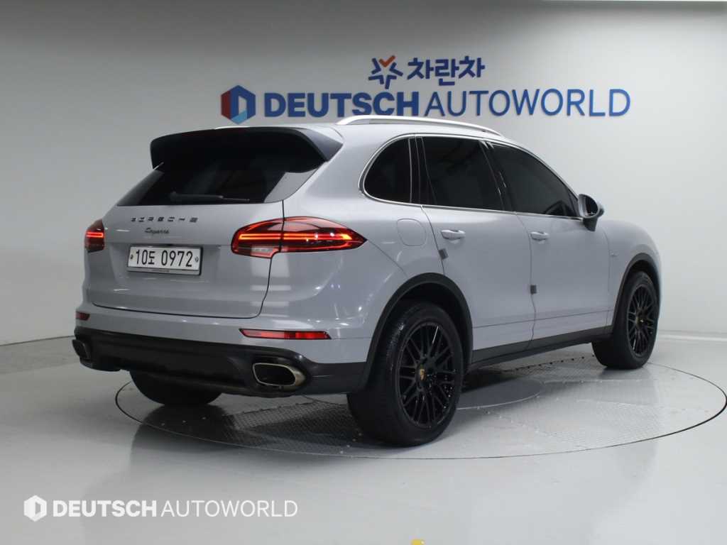 포르쉐 카이엔 3.0 디젤 사진 2/20