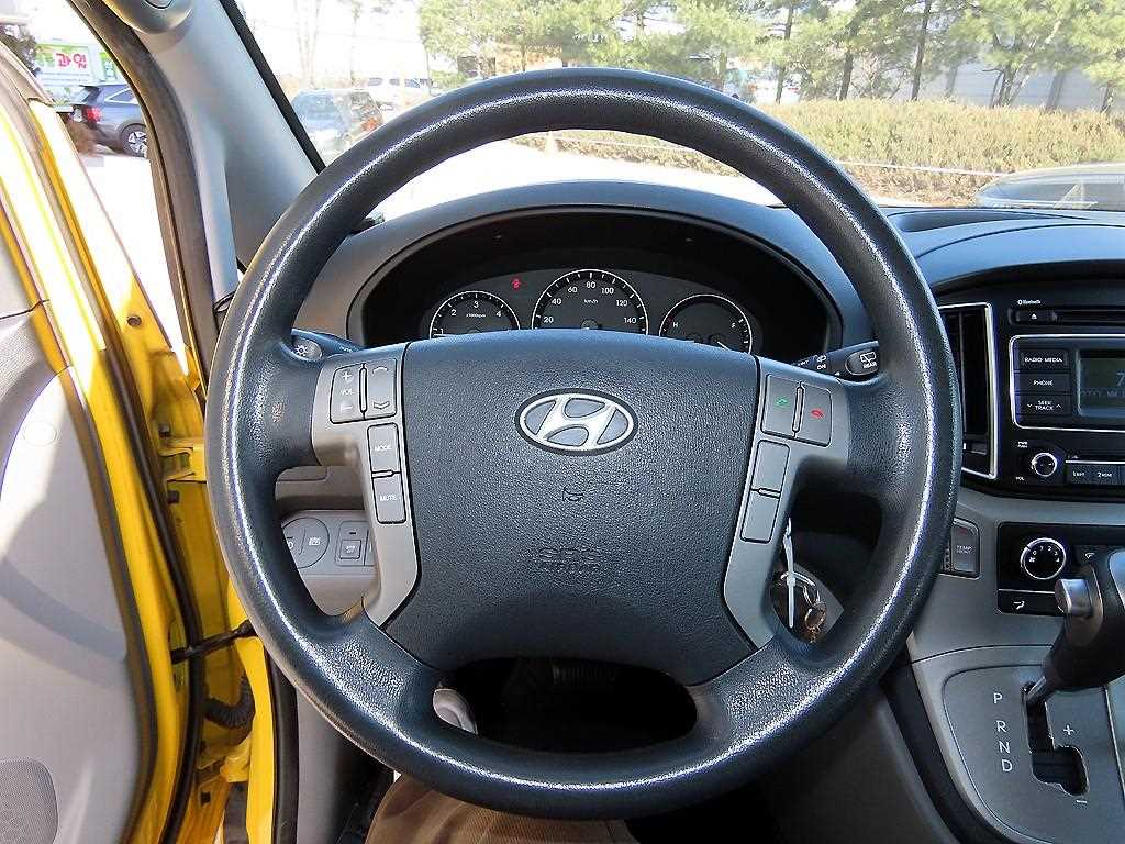 Hyundai Starex 4WD CVX Luxury 10